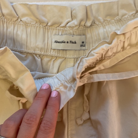 Abercrombie & Fitch Cream High-Waisted Paperbag Shorts - Picture 4 of 9